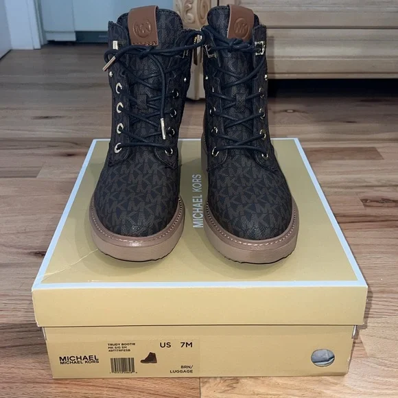 Michael Kors Trudy Bootie - Picture 3 of 10